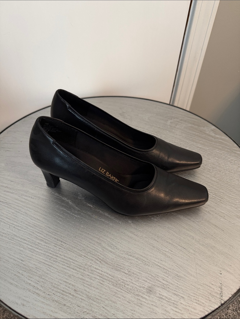 Liz Baker Black Leather Pointed-Toe Mid Heels